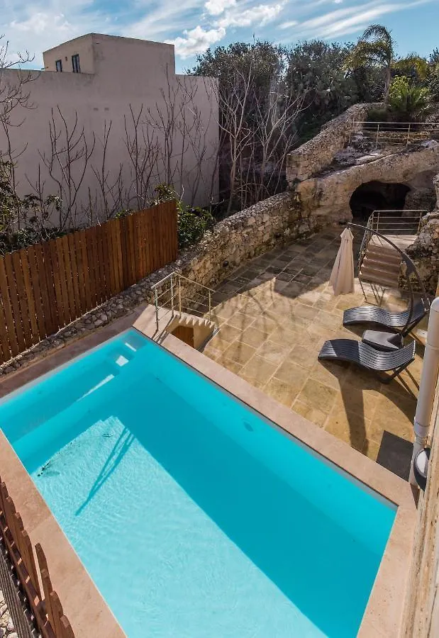 Rabat Farmhouse With Pool And Cave Villa